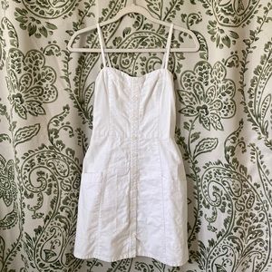 White Abercrombie short day dress. Super cute for summer, everyday, or picnics.